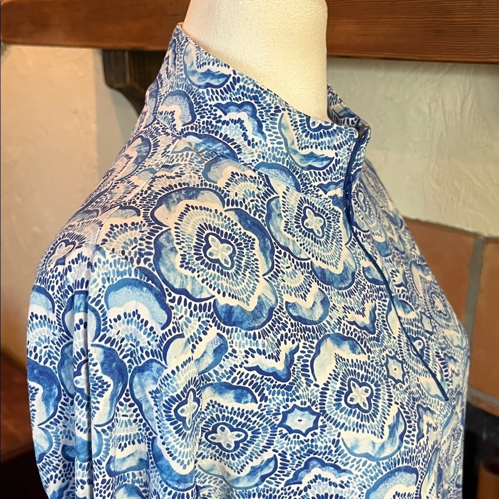 Ibkul Blue and White Print 1/4 Zip Vented Top, size M - Picture 5 of 8